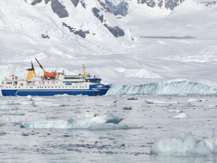 antarctica tour ship