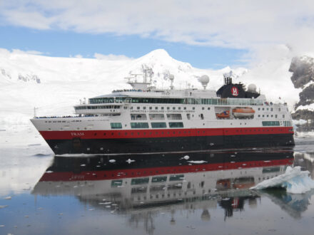 antarctica tour ship