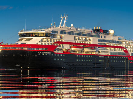 antarctica tour ship