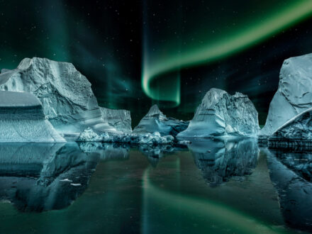 Stunning green southern lights above the icebergs