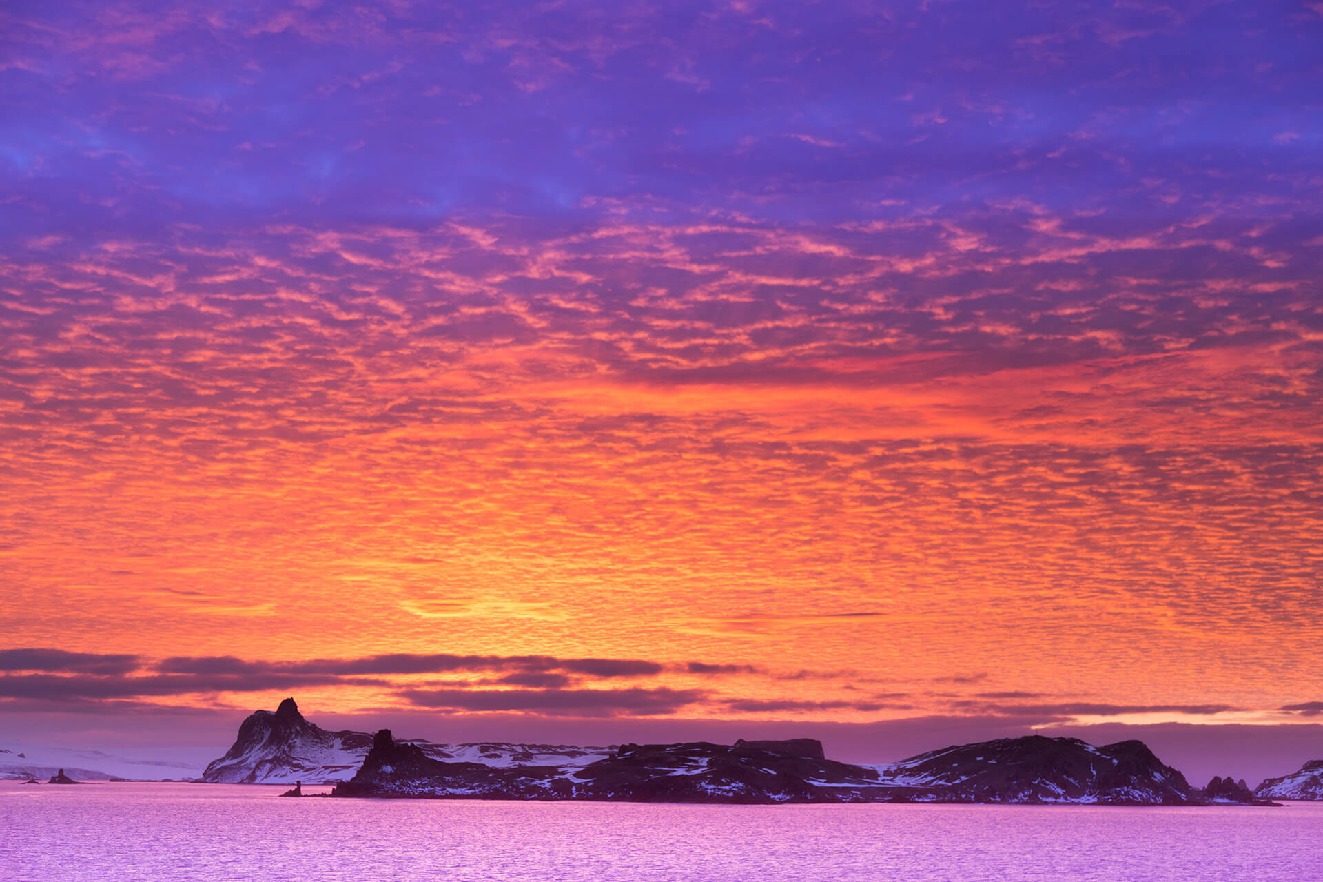 A spectacular Antarctic sunset